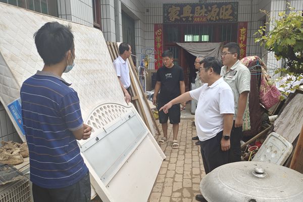 1692691475194451.jpg 慰问受灾职工1_副本.jpg