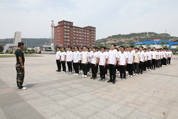 1702952523112528.jpg 1.集中军训_副本.jpg