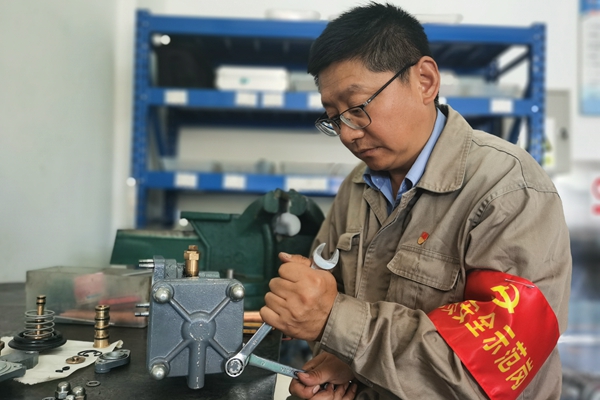 1705913957239019.jpg 党员攻关_副本.jpg