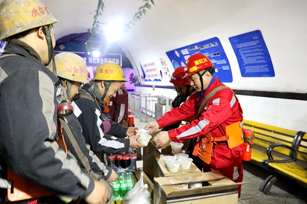 1707873589149777.jpg 3——除夕饺子 “入井”.jpg