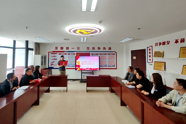 1713321662175388.jpg 诵读照片1_副本.jpg