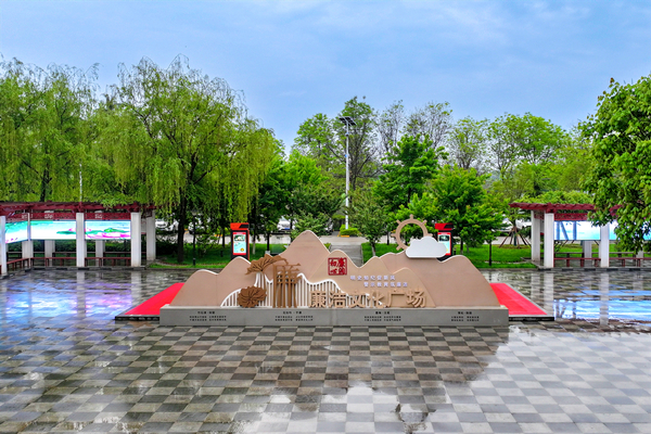 4����Ư�����������续 ��ʫ��Զ�������ֿɼ������ļ��������Ļ��㳡_����.jpg