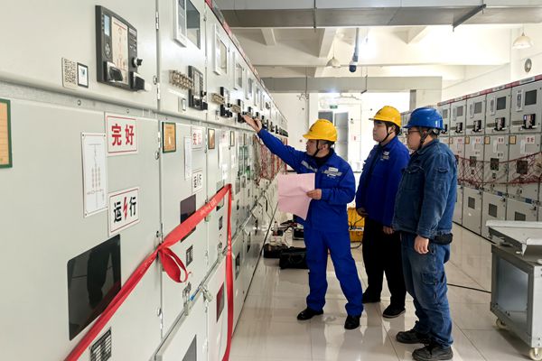 1741156327178963.jpg 高压配电柜操作_副本.jpg