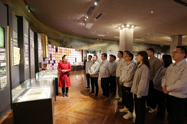 1752047418641456.jpg Á®ÕþÖ÷Ìâ½ÌÓý_¸±±¾.jpg